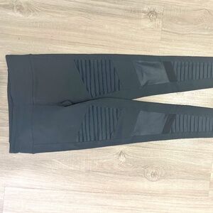 ALO YOGA moto legging, slate grey, size 6 NEW